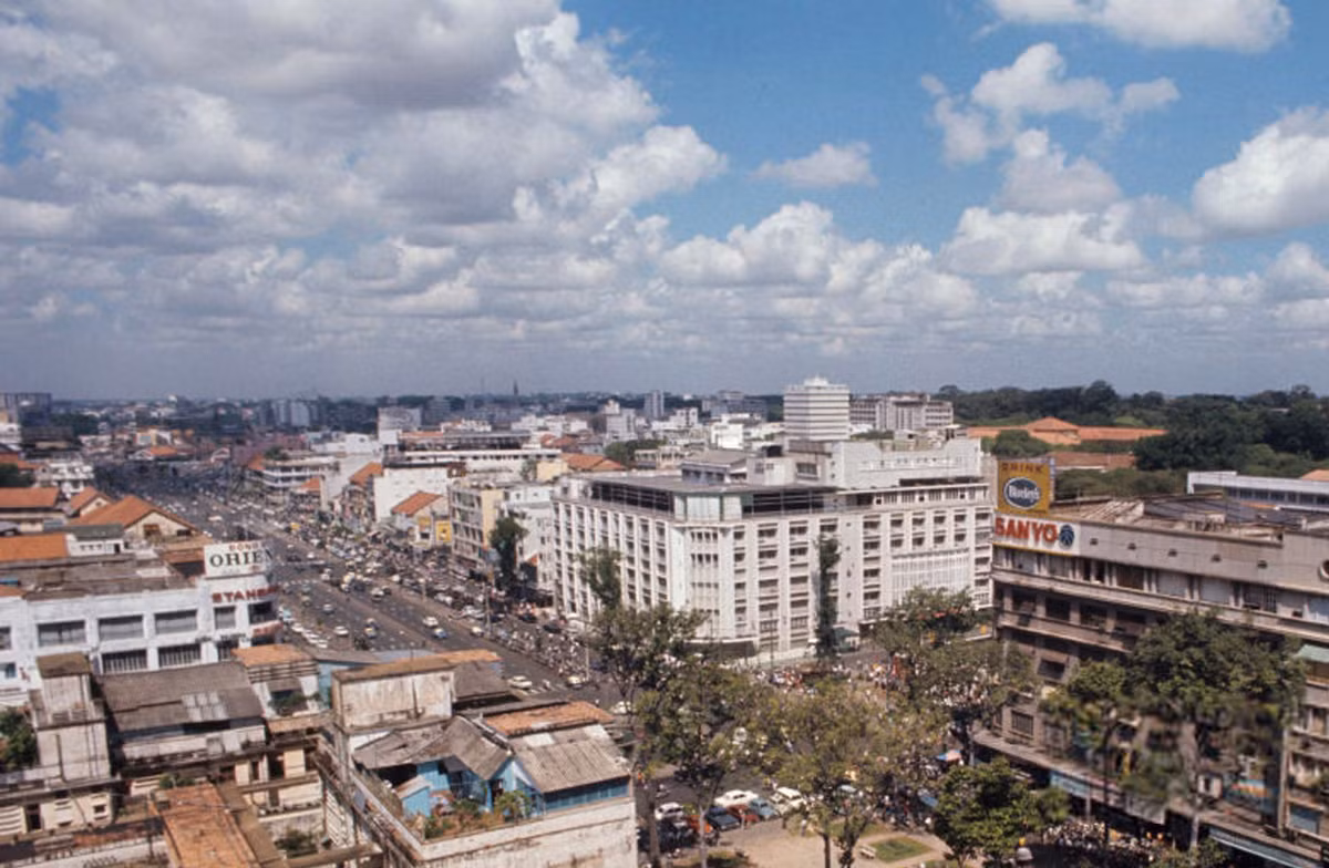 Đại lộ Lê Lợi nhìn từ trên cao, Sài Gòn năm 1972. Ảnh: Patrice Habans.