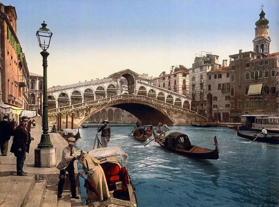 Kênh Grand và cầu Rialto, thành phố Venice những năm 1890.