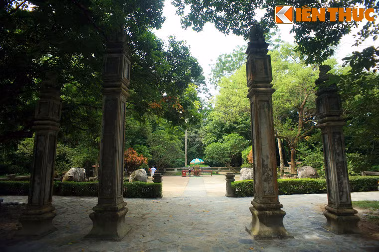 Nằm trong quần thể di tích Lam Kinh (huyện Thọ Xuân, tỉnh Thanh Hóa) lăng mộ vua Lê Thái Tổ (1385-1433) là nơi lưu giữ nhiều tượng đá cổ độc đáo, là những cổ vật quý giá của nền điêu khắc thời Hậu Lê.