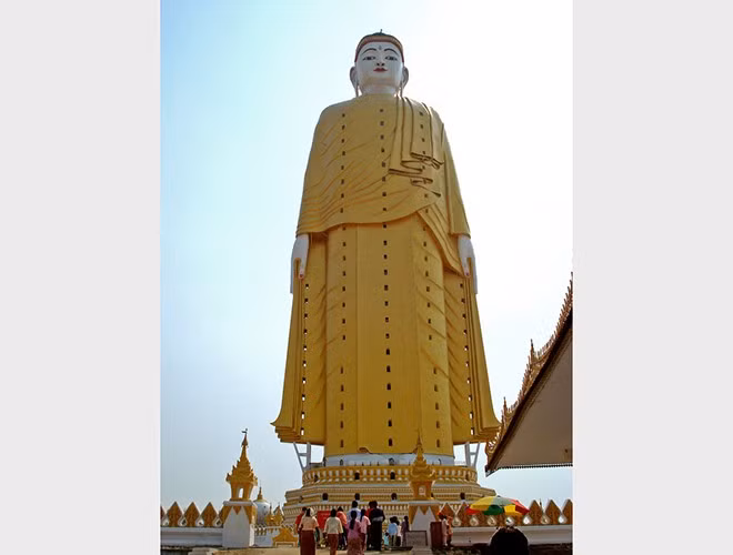 Tổng thể bao gồm hai tượng Phật ở hai trạng thái khác nhau, một tượng đứng và một tượng nằm. Tượng Phật đứng hay còn gọi là Laykyun Setkyar, cao 116m. Tượng Phật nằm có chiều dài 90m, là tượng Phật lớn nhất thế giới.