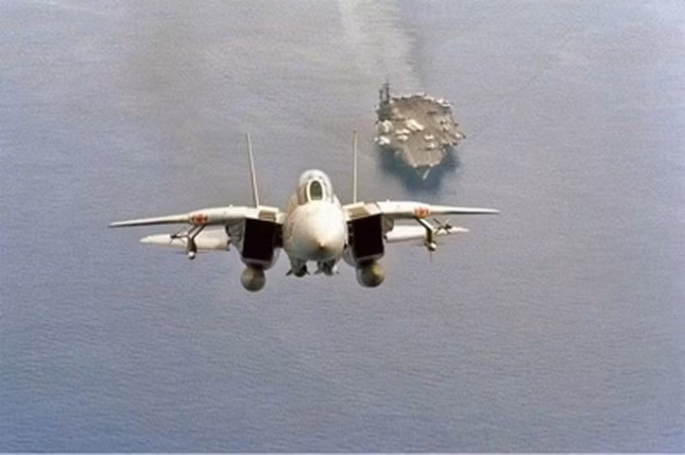 Trong số những dòng chiến đấu cơ huyền thoại của Mỹ không thể không kể đến F-14 Tomcat. Đây là sản phẩm của tập đoàn Grumman (nay là Northrop Grumman) phát triển cho Hải quân Mỹ.