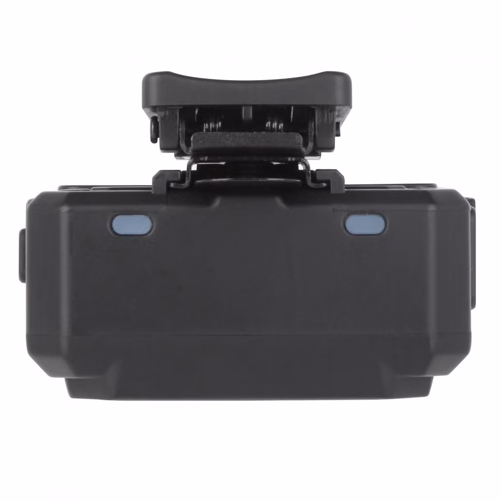 Khi cung cấp cho các lực lượng chuyên dụng camera này được kèm theo đầy đủ những phụ kiện như hộp đựng, túi đeo hông và dây đeo cổ phụ trợ cho đế kẹp ngực áo.