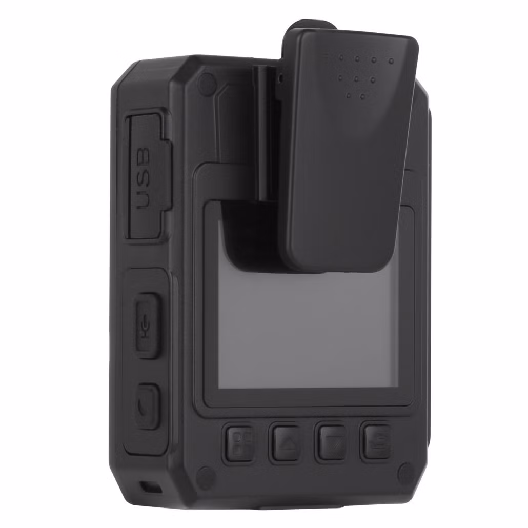 Chiếc camera này có thời gian ghi hình liên tục 8 giờ với dung lượng pin Pin 3200 mAh. Dung lượng bộ nhớ 32G (hoặc 64 Gb/128 Gb). Cùng với chức năng ghi hình, chụp ảnh, chiếc camera gắn ngực còn được trang bị micro và loa. Dữ liệu thu được từ camera có thể trích xuất thông qua cổng USB đặt ở cạnh bên trái.