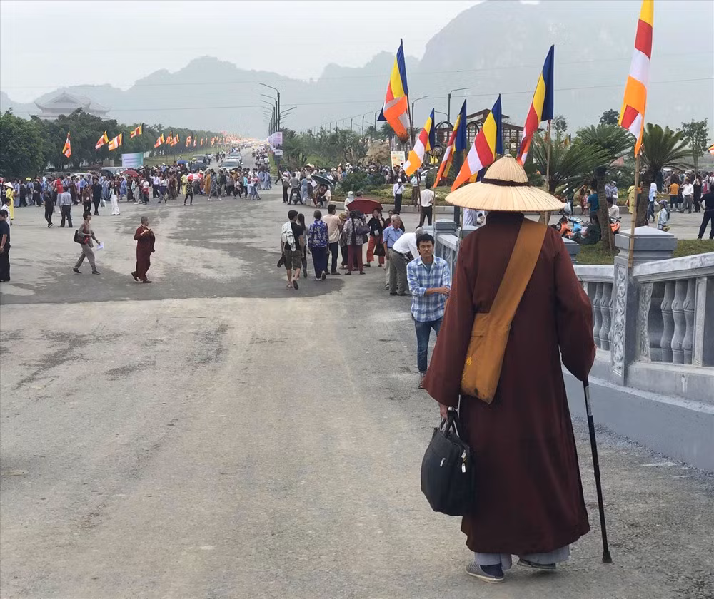 Vi su gan tram tuoi lang le chong gay mang tam tu ve Tam Chuc du Vesak-Hinh-2