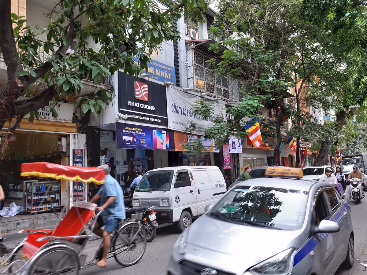 Vụ việc đã làm tắc nghẽn một góc phố cổ.