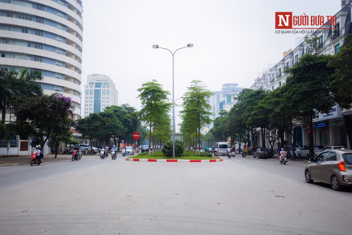 Đây cũng là một trong những tuyến phố thường xuyên xảy ra ùn tắc giao thông vào các giờ cao điểm.