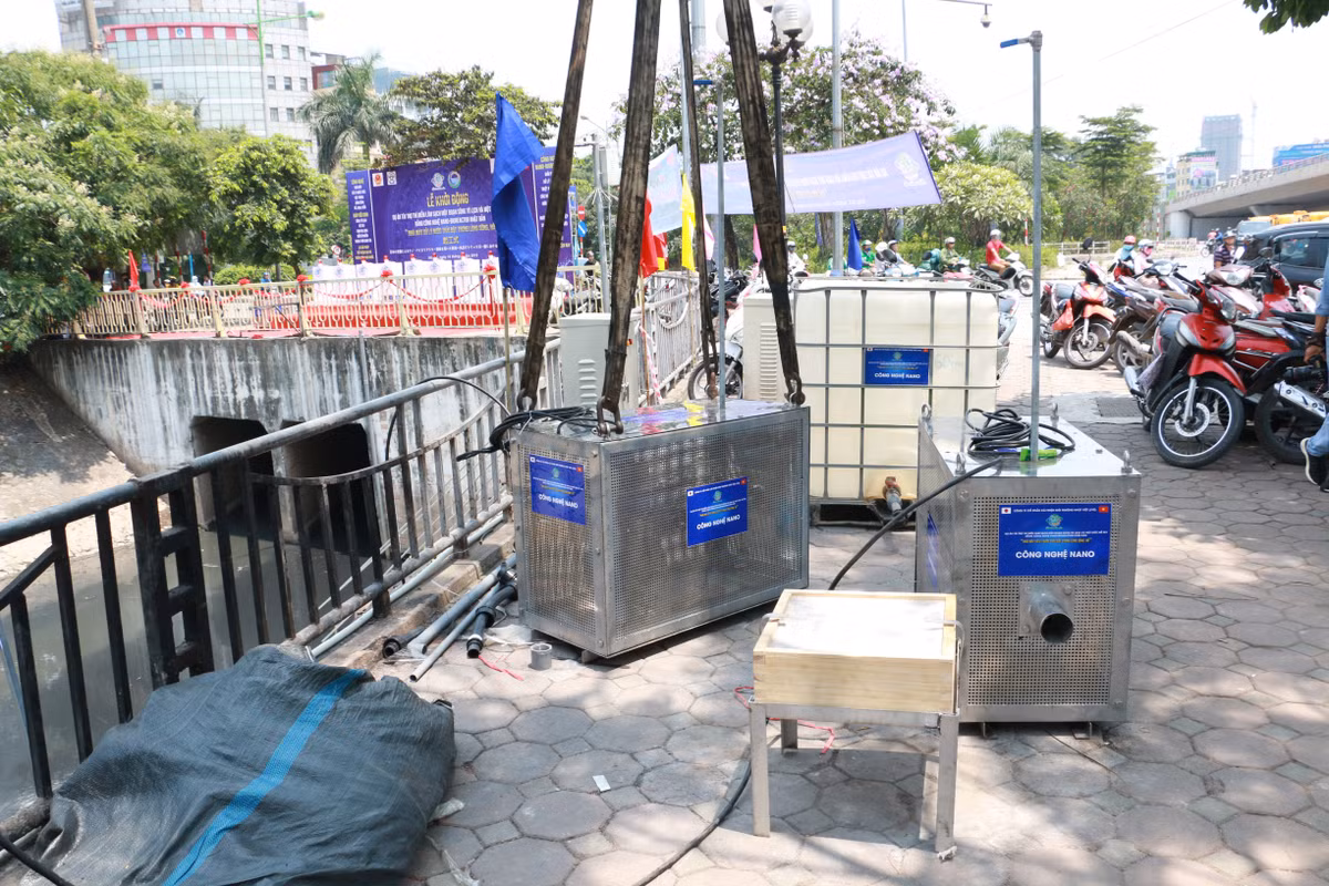 Hệ thống máy sục khí Nano là hệ thống sử dụng công nghệ bộ lọc được thiết kế đặc biệt để lấy không khí trức tiếp từ môi trường rồi khuếch tán vào trong môi trường nước dưới dạng các bọt khí kích thước micro/nano.