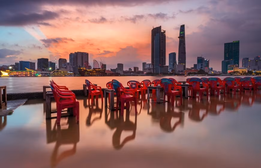 Chiều về bên sông Sài Gòn.