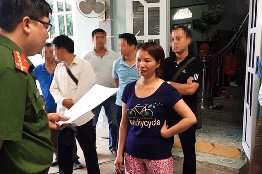Nu sinh giao ga o Dien Bien: Quan he giua me nu sinh va ke chu muu-Hinh-2