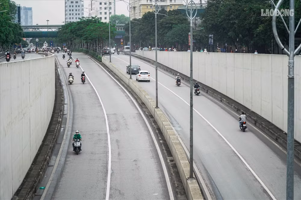 Hầm Kim Liên có chiều dài 644 m (trong đó phần hầm kín dài 140 m, hầm hở dài 405 m, đường dẫn dài 99 m), chiều rộng hầm 18,5 m, chiều cao thông xe trong hầm 4,7 m.