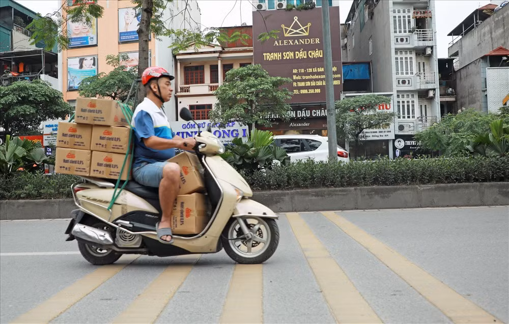 Sau vụ tai nạn thương tâm tối 1.5, ban quản lý đã phong toả hầm Kim Liên để tiến hành kẻ gờ giảm tốc tại 2 đầu hướng vào hầm. Vạch sơn gờ giảm tốc được bố trí theo từng cụm vạch để tạo hiệu ứng cao trong cảnh báo.