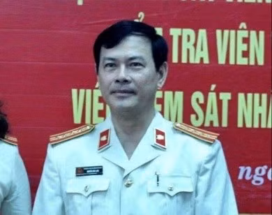 Sau khi cơ quan chức năng vào cuộc, danh tính ông Nguyễn Hữu Linh được làm rõ. Theo đó, ông Linh 61 tuổi, quê Q.Hải Châu, TP.Đà Nẵng, nguyên Phó viện trưởng Viện KSND TP.Đà Nẵng, về hưu năm 2018.