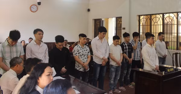 Nhom con do chem chet nguoi nhan an tong cong 131 nam tu