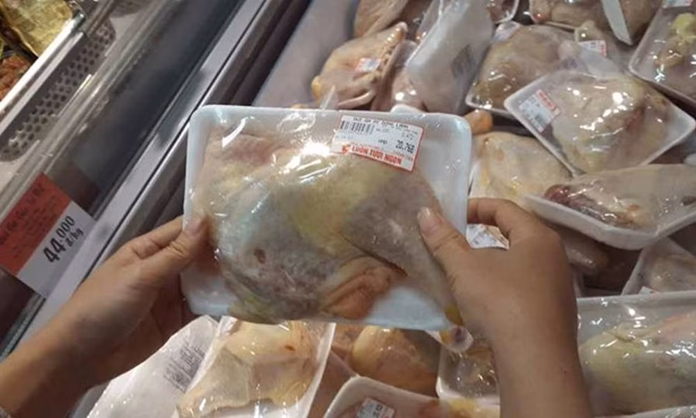 Vi sao ga My chi co gia 18.000 dong/kg o thi truong Viet?