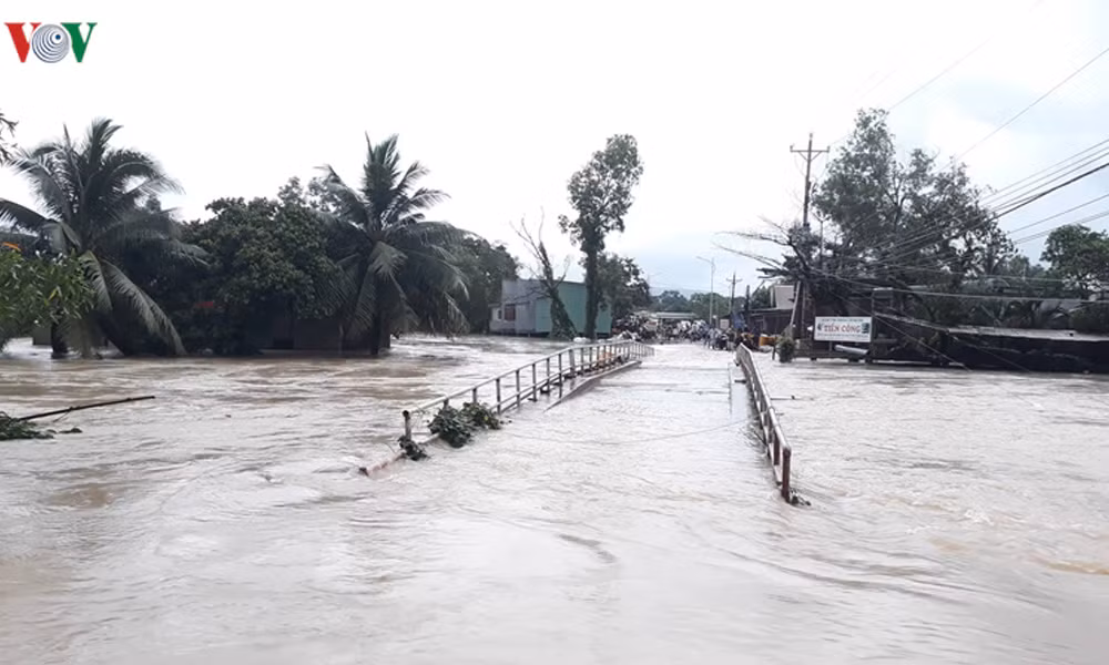 Phu Quoc ngap lut lich su, so tan 2.000 dan den noi an toan