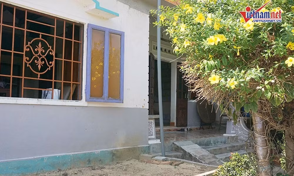 Phía bên trong là căn nhà 2 tầng khá giản dị và đơn sơ. Đây chính là nơi Á hậu Kiều Loan cùng gia đình đã sinh ra và lớn lên.