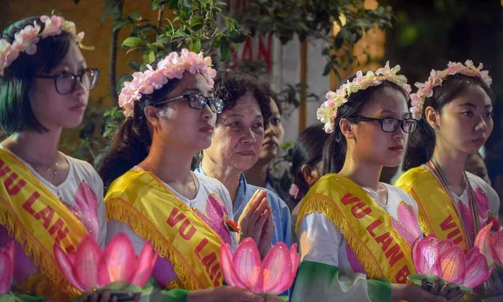 Theo quan niệm Phật giáo, thế giới cõi âm có rất nhiều cô hồn không nơi nương tựa. Lập đàn thí thực là một hình thức thể hiện tinh thần từ bi hỷ xả cứu độ chúng sinh, cứu cô hồn cũng như sự uy linh Phật pháp. 