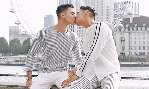 Hon nhan mau hong cua Ho Vinh Khoa va ban doi dong tinh sau 2 nam lam dam cuoi