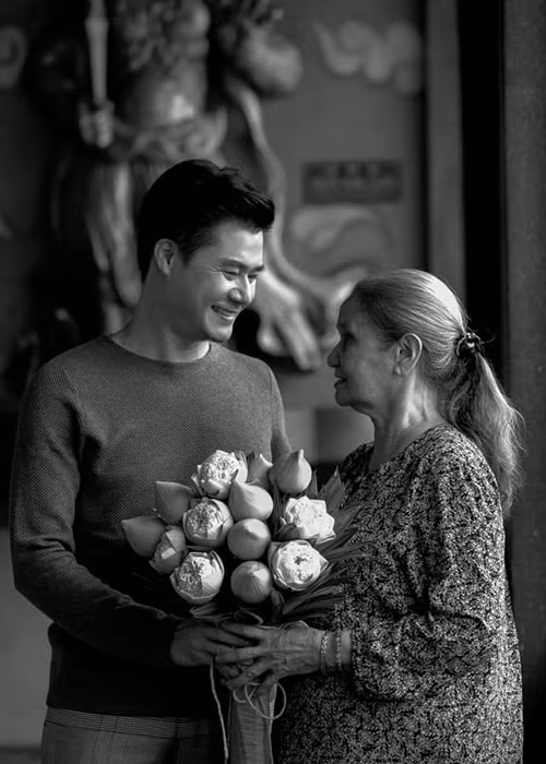 Tuy nhiên, sau khi đón mẹ về ở chung, cuộc sống của Quang Dũng có chút thay đổi.