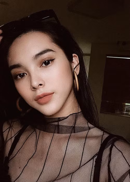 Trong năm nay, Quỳnh Lương còn tham gia diễn xuất trong MV "Nếu ngày ấy" của Soobin Hoàng Sơn.