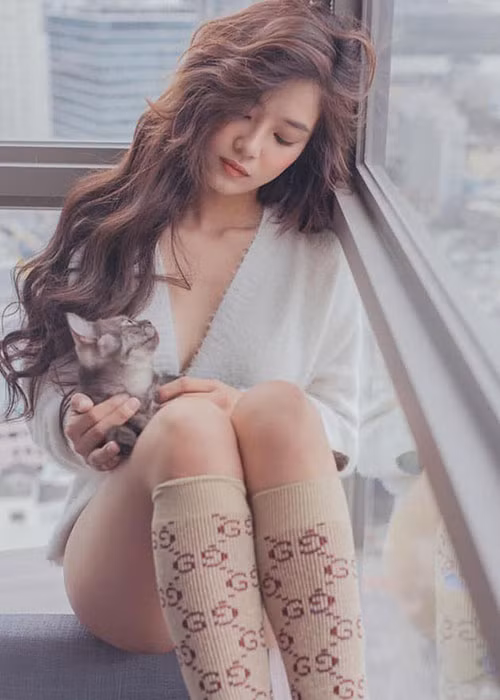 Cựu hot girl gắn liền với hình ảnh ngọt ngào, kín đáo trong nhiều năm hoạt động trong showbiz.
