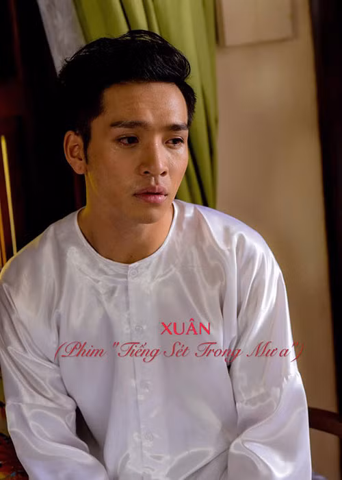 Nhân vật Xuân năm nay 16 tuổi, thích chơi cùng hoa, bươm bướm, may vá thêu thùa.
