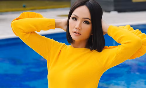 Chi tiet tinh duyen H’hen Nie giua tin don mang bau