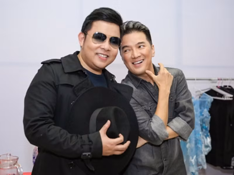 Năm 2015, Đàm Vĩnh Hưng hết chỉ trích Quang Lê "chơi bẩn", nẫng tay trên khi dụ dỗ chàng trai bán kẹo kéo Trọng Nghĩa lại đăng đàn chửi xéo Quang Lê hèn, xảo trá. Cuộc khẩu chiến khiến hình ảnh của Mr Đàm lẫn Quang Lê đều bị ảnh hưởng. Ảnh: 24h