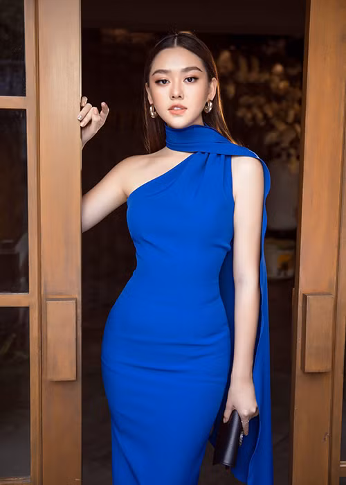 Á hậu Tường San sinh năm 2000, giành danh hiệu á hậu 2 cuộc thi Hoa hậu Thế giới Việt Nam 2019.