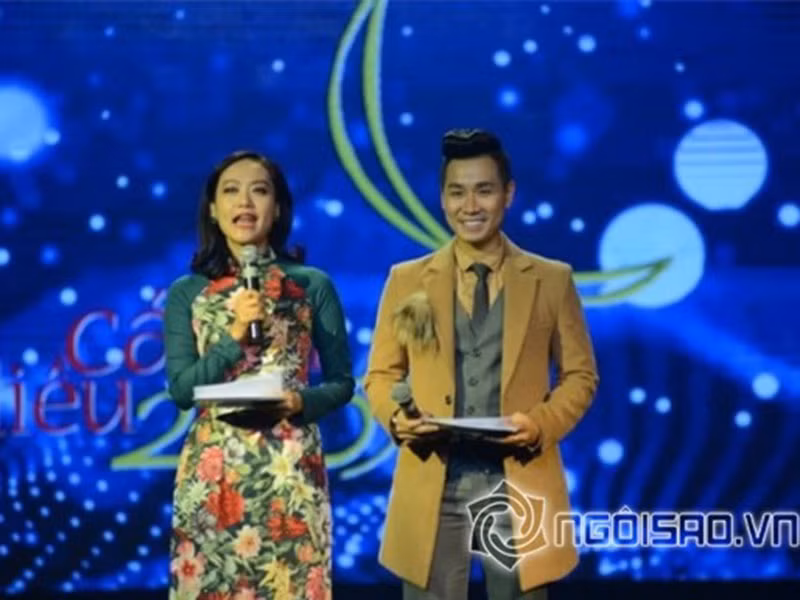 Nguyên Khang nhận lỗi chưa tìm hiểu về đời sống riêng của Công Lý và thú nhận chưa từng xem phim “Vẽ đường cho yêu chạy”. Ảnh: Ngôi sao