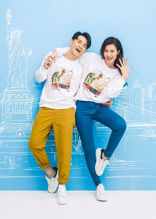 Sau khi được cầu hôn, Đông Nhi ngày càng rạng rỡ, xinh đẹp và dính như sam với Ông Cao Thắng.
