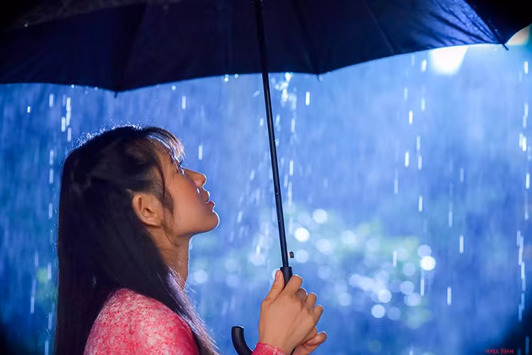 Sau khi xuất hiện trong bộ phim "Tiếng sét trong mưa", Oanh Kiều khiến nhiều khán giả tò mò.