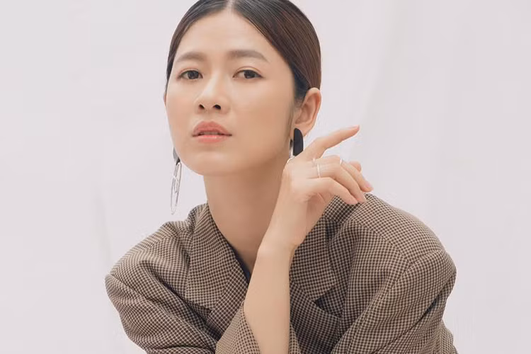 Nữ diễn viên đã đậu cả hai trường Văn hóa - Nghệ thuật và Sân khấu Điện ảnh TP. Hồ Chí Minh.