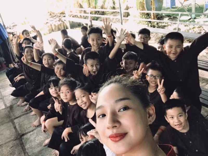 Kiều Oanh hiện có công việc ổn định tại một trung tâm tiếng Anh ở Sài Gòn.