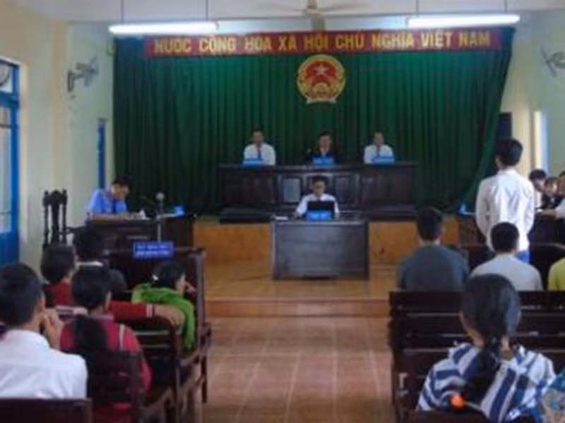 Chong di tu vi bi vo kien toi hiep dam