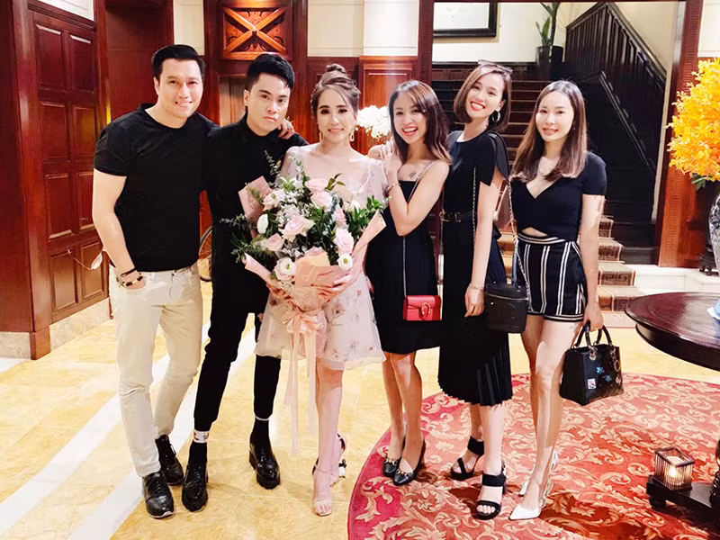 Việt Anh và Quỳnh Nga vốn chơi chung trong một nhóm nghệ sĩ.