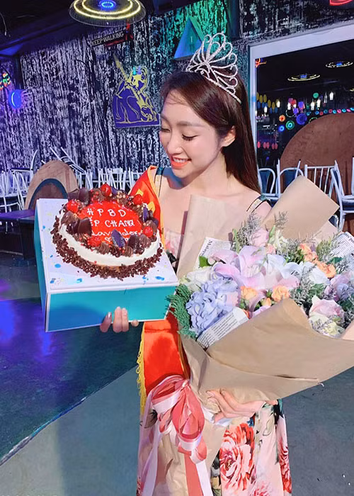 Hiện tại, không có thông tin về chuyện tình cảm của Thùy Chang trước khi cô hẹn hò Chi Bảo.