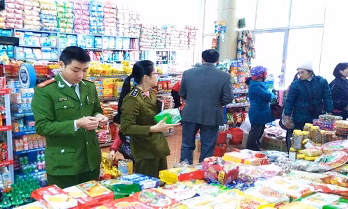 Tăng cường kiểm tra để bảo đảm vệ sinh an toàn thực phẩm vì sức khỏe nhân dân