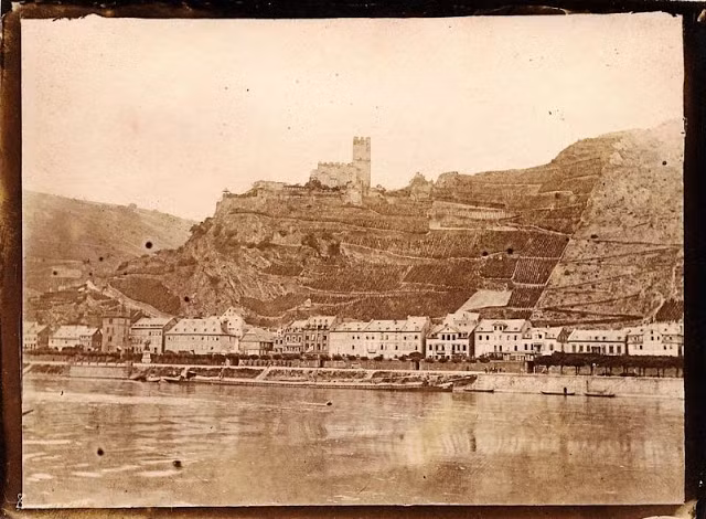 Lâu đài Gutenfels cổ kính ở Rhineland, Đức năm 1899.