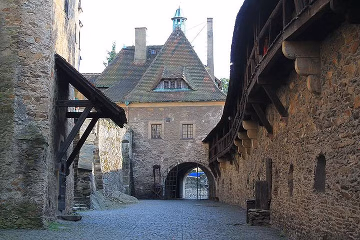 Và “trường Hogwarts” được đưa vào thực tế, người hâm mộ sẽ thực sự được tham gia lớp học phù thủy tại Đại học Phép thuật ở Czocha!