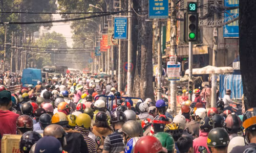 InterNations mới công bố danh sách 10 quốc gia thân thiện với người nước ngoài. Trong đó, Việt Nam xếp ở vị trí thứ 9 trong danh sách. Hơn 1/2 trong số những người nước ngoài nói rằng họ có kế hoạch ở lại Việt Nam cho đến 5 năm. Hầu hết người nước ngoài sinh sống tại Việt Nam cho hay họ dễ dàng ổn định cuộc sống tại đây và miêu tả người dân bản địa luôn cởi mở, thân thiện.