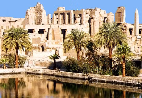 Thebes (nay là Luxor) của Ai Cập là một trong những thành phố cổ xưa nhất thế giới. Con người đã sinh sống ở thành phố này từ năm 3200 trước Công nguyên.