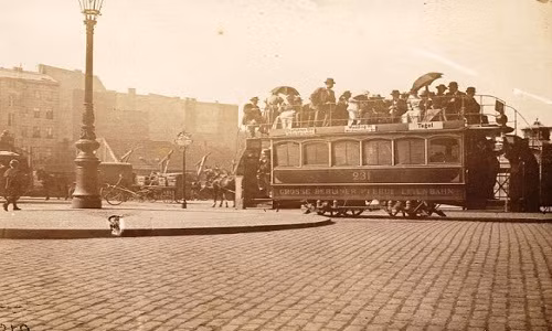 Người dân Berlin di chuyển bằng phương tiện công cộng.