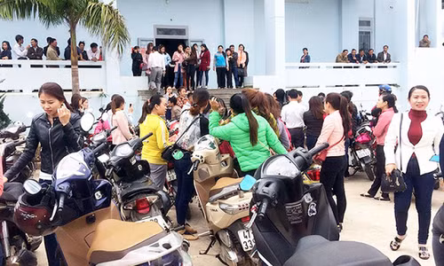 Hàng trăm giáo viên lo lắng sẽ mất việc do “không đủ điều kiện thi tuyển giáo viên” sắp tới - Ảnh: T.T