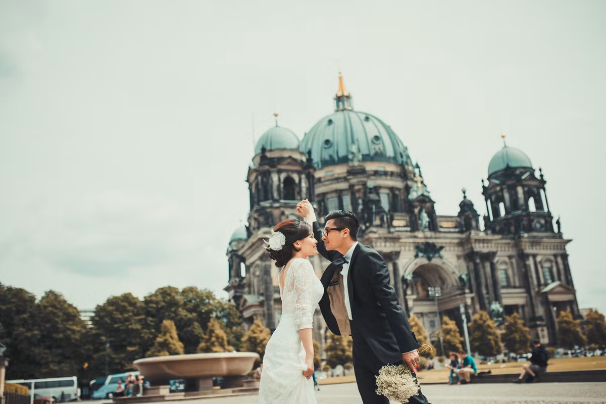 Nhưng thật bất ngờ, ngược với tính toán của Minh Thư, duyên số đã mang cô và Khánh Duy đến với nhau. Làm mối cho bạn không thành công nhưng Minh Thư lại có được tình yêu một cách hết sức bất ngờ. Ảnh: Nupakachi Studio.