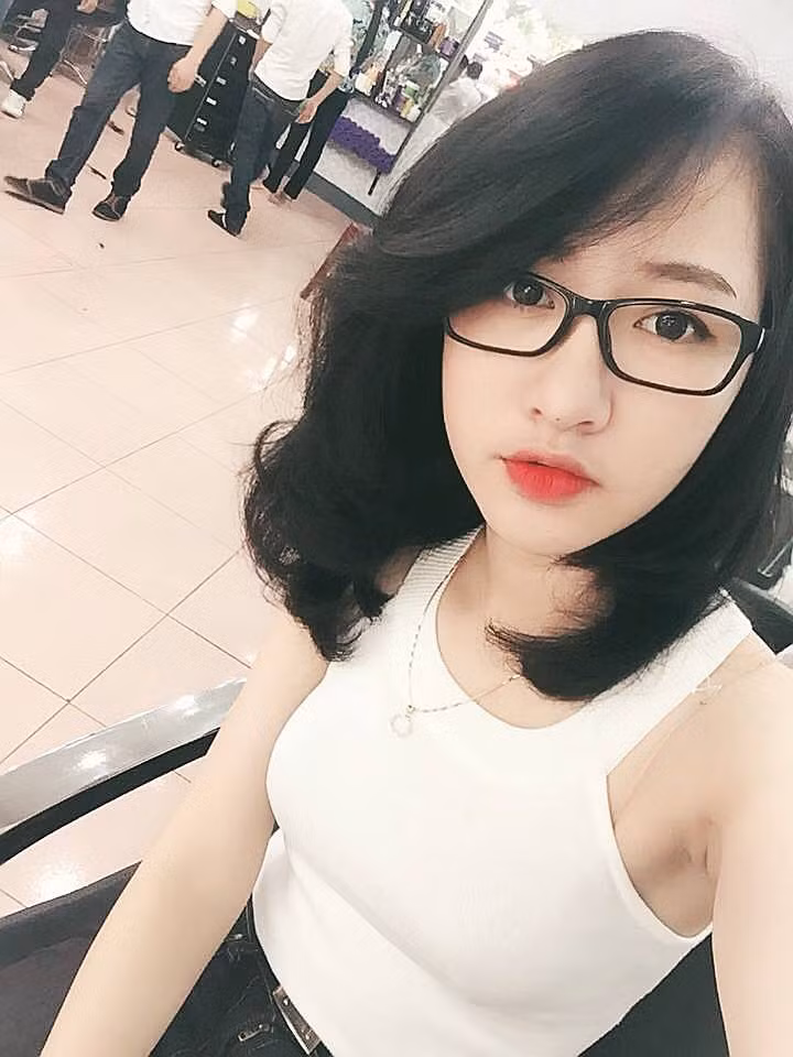 Với những nỗ lực không ngừng nghỉ trong công việc kinh doanh, đến nay Đài Trang đã có một cửa hàng thời trang cho riêng mình, việc kinh doanh mỹ phẩm online cũng giúp cô thu về nguồn lợi nhuận ổn định.