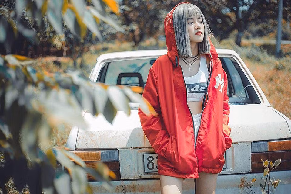 Dù chưa đạt đến mức hot girl nổi tiếng đình đám nhưng Thùy Trâm với ngoại hình đẹp, chiều cao 1m67 cùng gout ăn mặc, thời trang đẹp mắt, hiện đại cũng đã từng được giới thiệu, đăng bài viết trên khá nhiều trang báo mạng, các trang tin giới trẻ. Ngoài ra từ lâu Thùy Trâm cũng đã chứng tỏ được tiềm năng trong lĩnh vực nghệ thuật của mình khi rất tích cực tham gia một số bộ phim sitcom, phim ngắn dành cho lứa tuổi học trò.