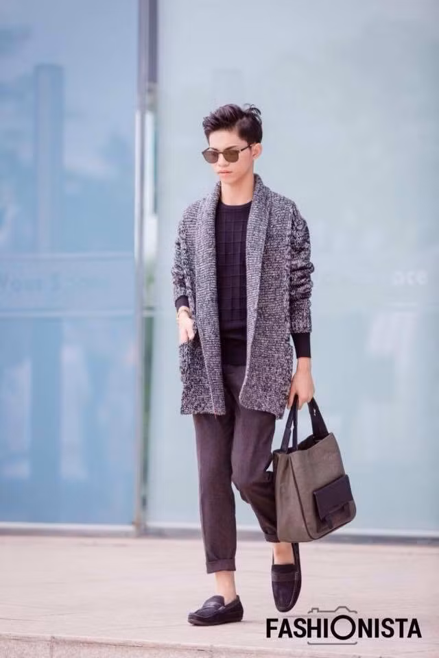 Khá khác biệt so với nhiều bạn trẻ hiện nay có lối sống thích thể hiện trên mạng xã hội nếu được chú ý, chàng trai An Giang giống Hà Hồ vẫn chăm chỉ, kín tiếng về đời sống riêng tư để tập trung thời gian, trí tuệ hoàn thiện tốt việc học và tham gia bồi dưỡng thêm về diễn xuất trước ống kính.