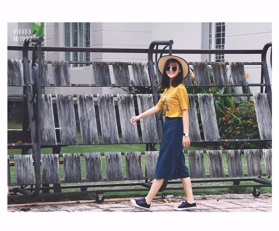 Do có mối quan hệ, tình cảm rất thân thiết với anh trai Hải Dương nên Mộng Mơ cũng bất ngờ được nhiều cư dân mạng chú ý. Được biết, dù Hải Dương thường xuyên phải xa nhà nhưng hễ có cơ hội, hai anh em lại "dính nhau như sam", chia sẻ và trò chuyện rất vui vẻ. Nhiều bức ảnh đẹp, nhận được số lượng like lớn của Mộng Mơ cũng là "tác phẩm" của chính anh trai Hải Dương chụp cho cô.