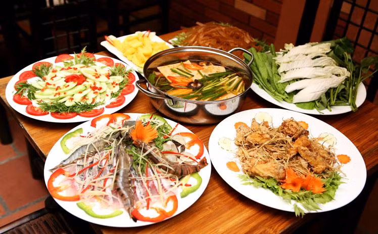 Lẩu hải sản cũng là sự lựa chọn tuyệt vời cho những bữa ăn sum họp.